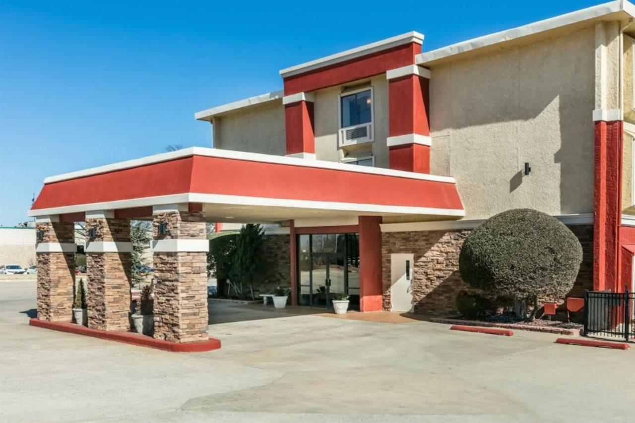 Ramada By Wyndham Oklahoma City Airport North Extérieur photo
