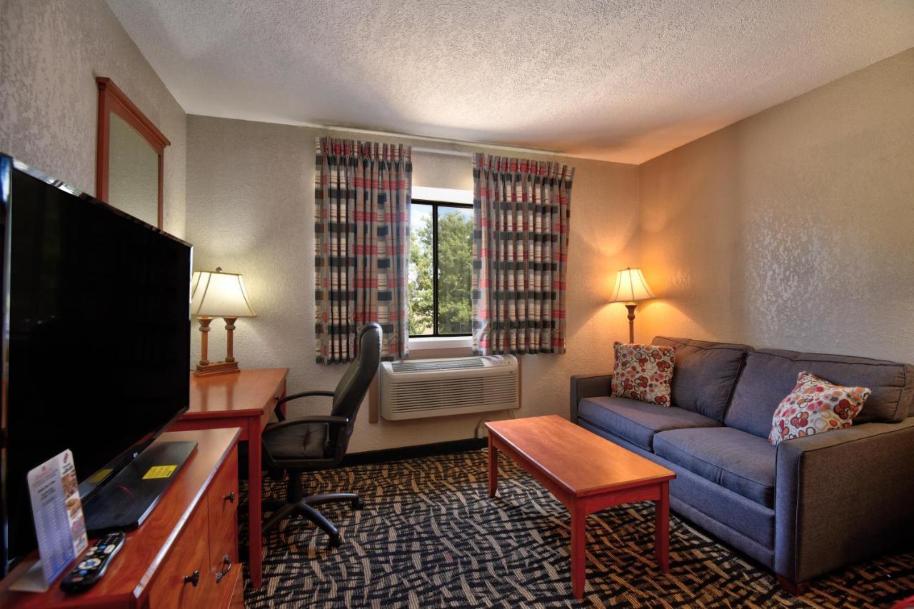 Ramada By Wyndham Oklahoma City Airport North Extérieur photo
