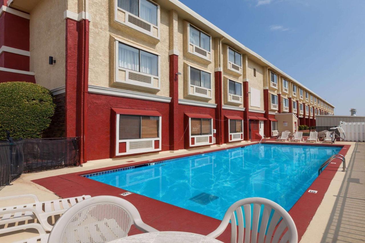 Ramada By Wyndham Oklahoma City Airport North Extérieur photo