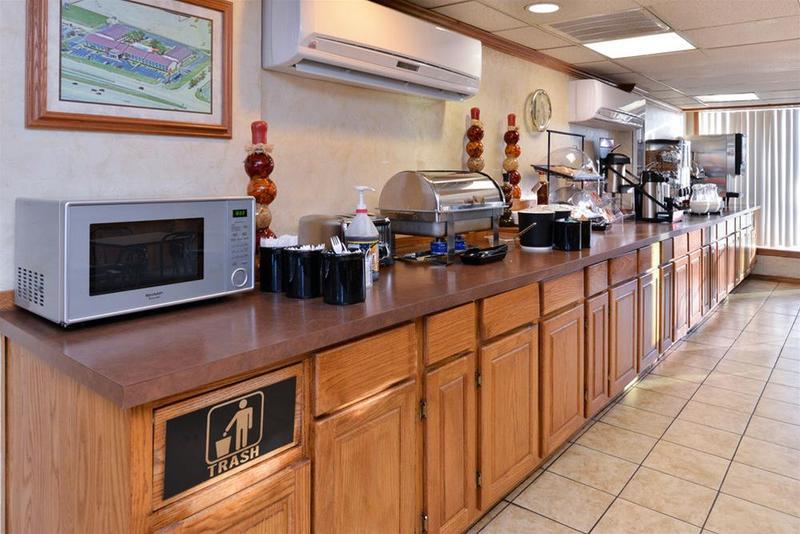 Ramada By Wyndham Oklahoma City Airport North Extérieur photo